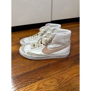 Nike Women's Sneakers in White and pink